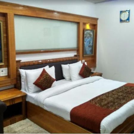Tjs Royal Hotel Delhi  Exterior photo