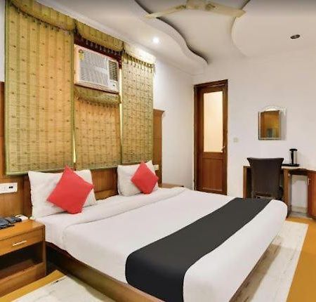 Tjs Royal Hotel Delhi  Exterior photo