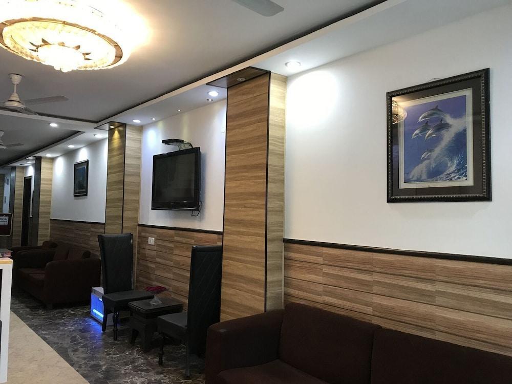 Tjs Royal Hotel Delhi  Exterior photo