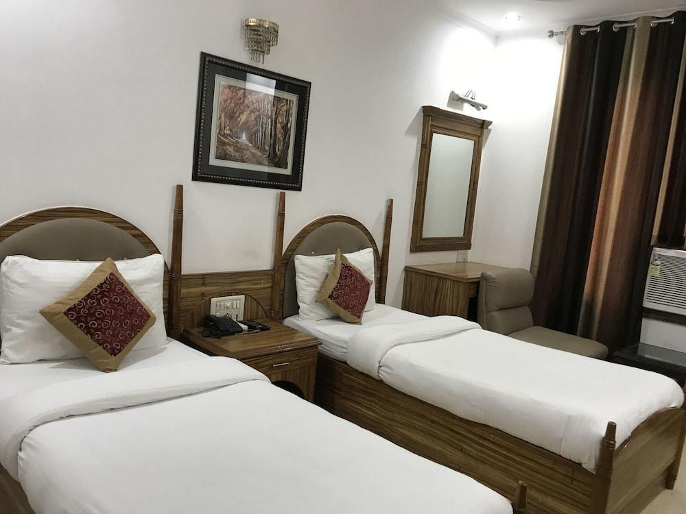 Tjs Royal Hotel Delhi  Exterior photo