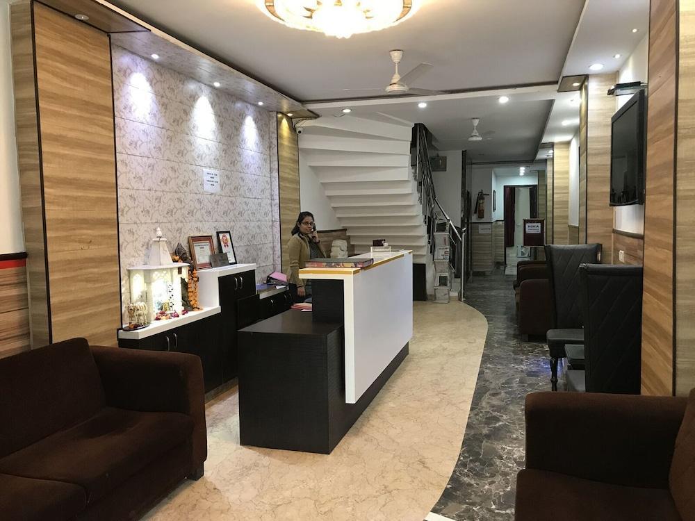 Tjs Royal Hotel Delhi  Exterior photo