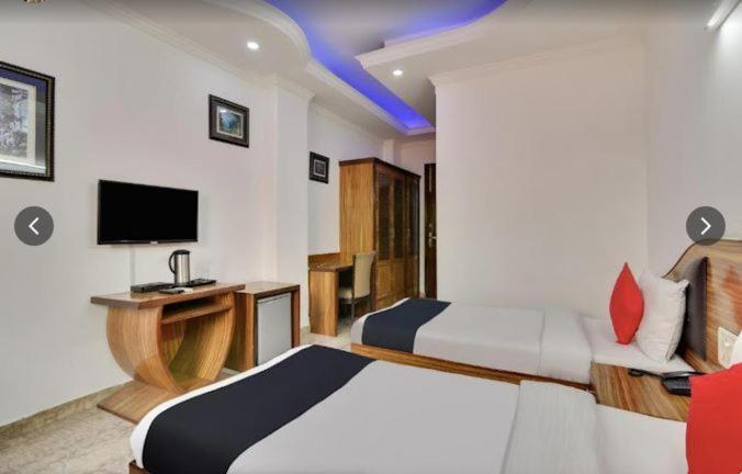 Tjs Royal Hotel Delhi  Exterior photo