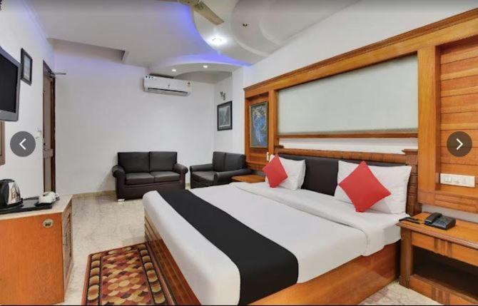 Tjs Royal Hotel Delhi  Exterior photo