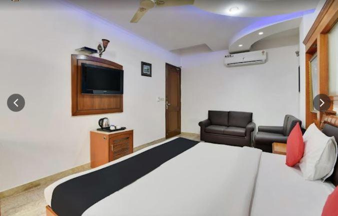Tjs Royal Hotel Delhi  Exterior photo