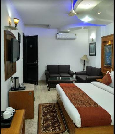 Tjs Royal Hotel Delhi  Exterior photo